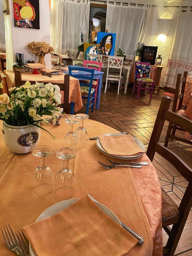 Locanda Tipica Sa Corte Oliena Eksteriør bilde