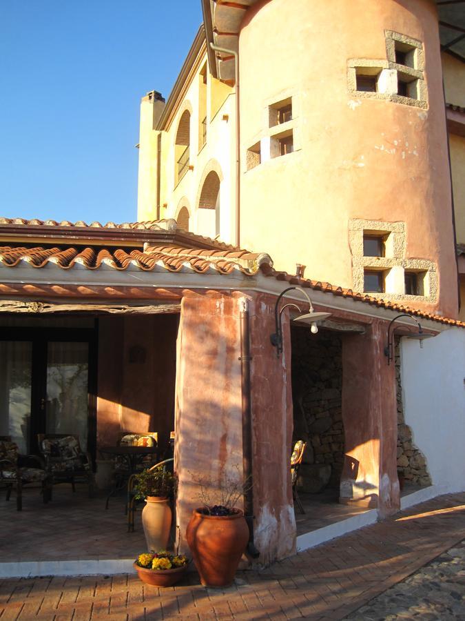Locanda Tipica Sa Corte Oliena Eksteriør bilde