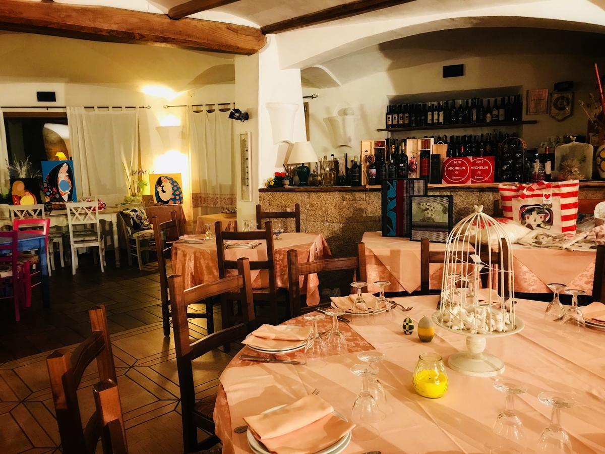 Locanda Tipica Sa Corte Oliena Eksteriør bilde